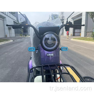 Üç tekerlekli bir elektrikli araç